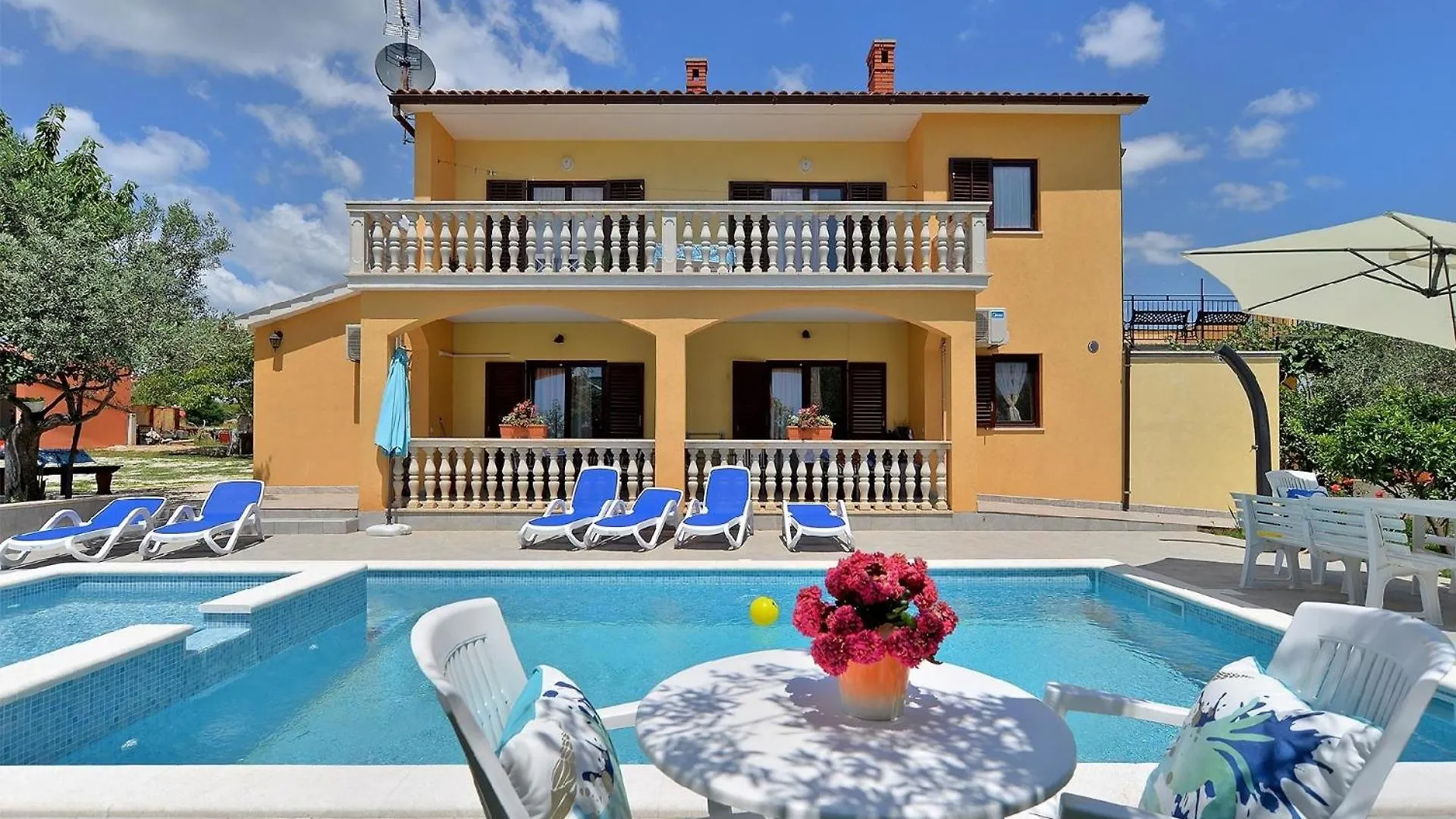 Ferienhaus Mit Privatpool Fuer 16 Personen Ca 190 Qm In Vodnjan, Istrien Istrische Riviera location